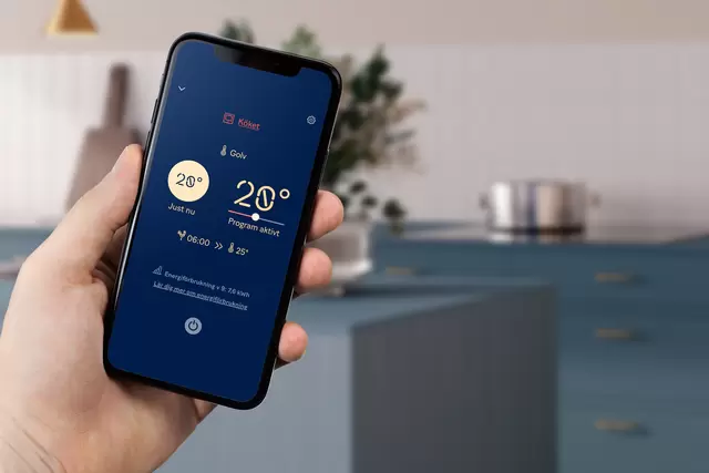 Ebeco Connect-appen visas i handen i köksmiljö